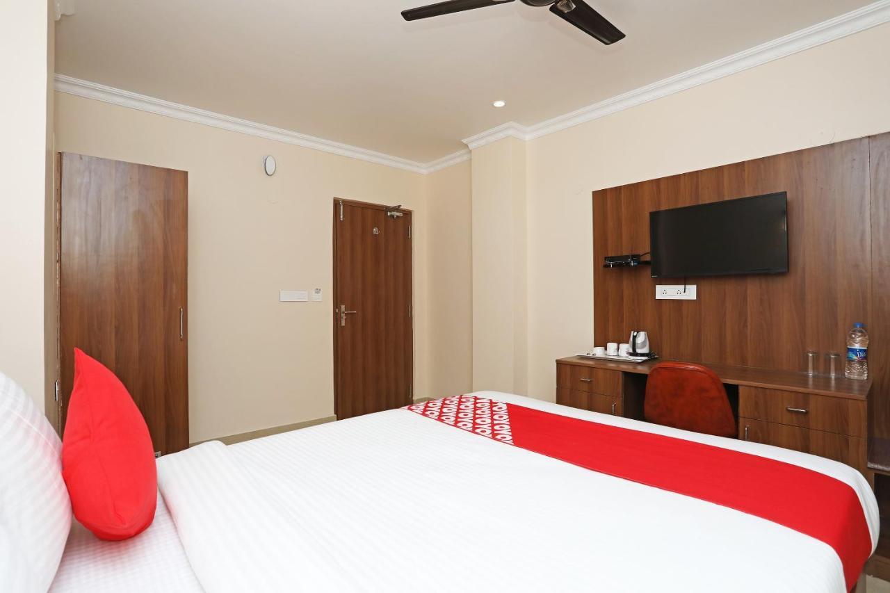 Отель Oyo 13528 Kumud Plaza Бхубанешвара Экстерьер фото